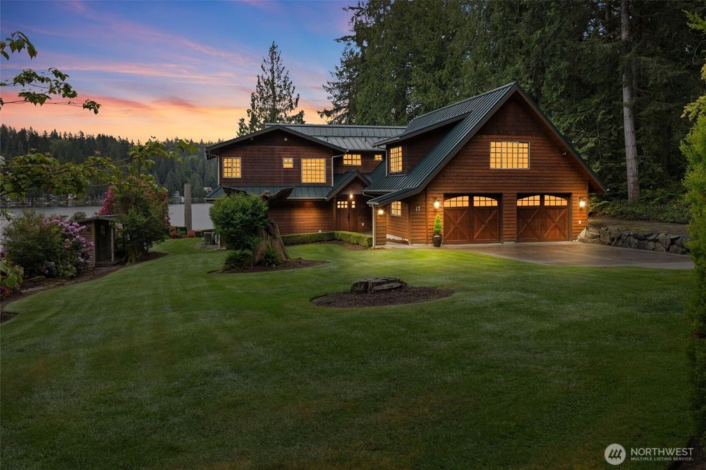 Photo of 17 NW Lake Roesiger Road, Snohomish, WA 98290 (MLS # 2370095)