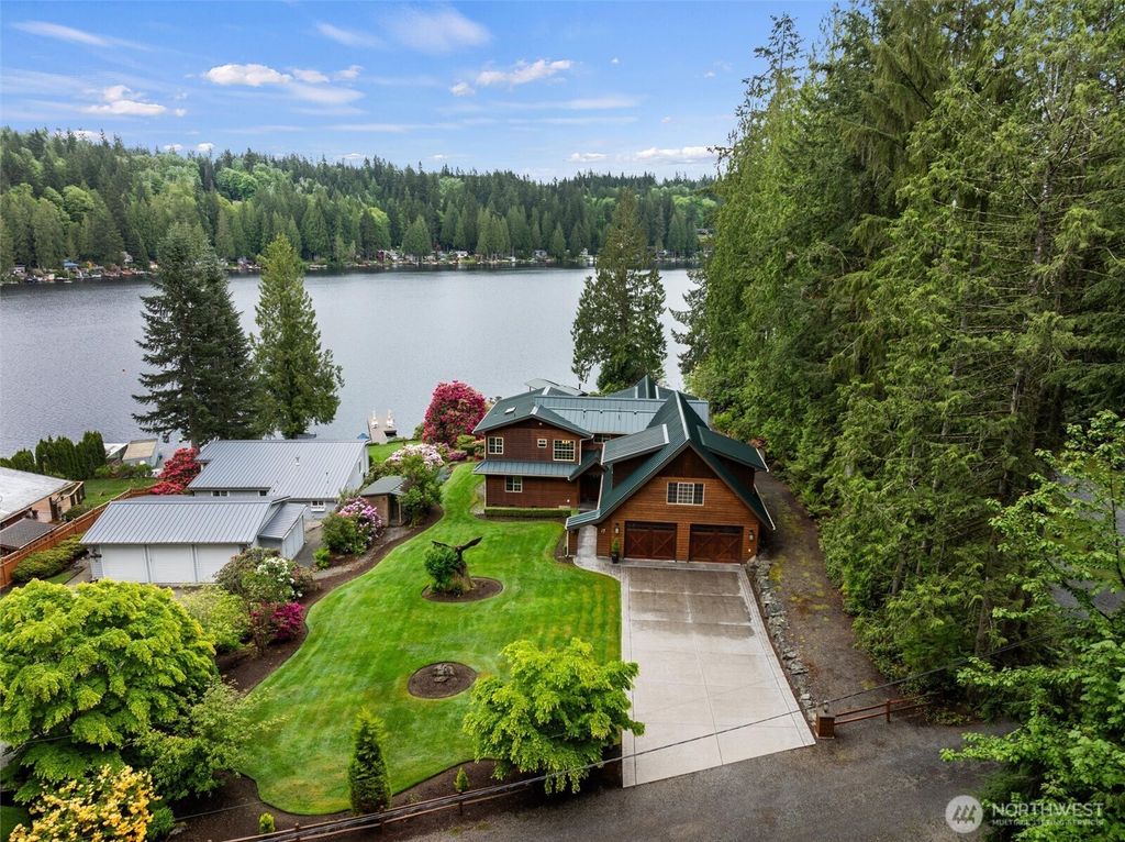 Photo of 17 NW Lake Roesiger Road, Snohomish, WA 98290 (MLS # 2370095)