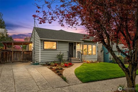 Photo of 4754 35th Avenue NE, Seattle, WA 98105 (MLS # 2505323)