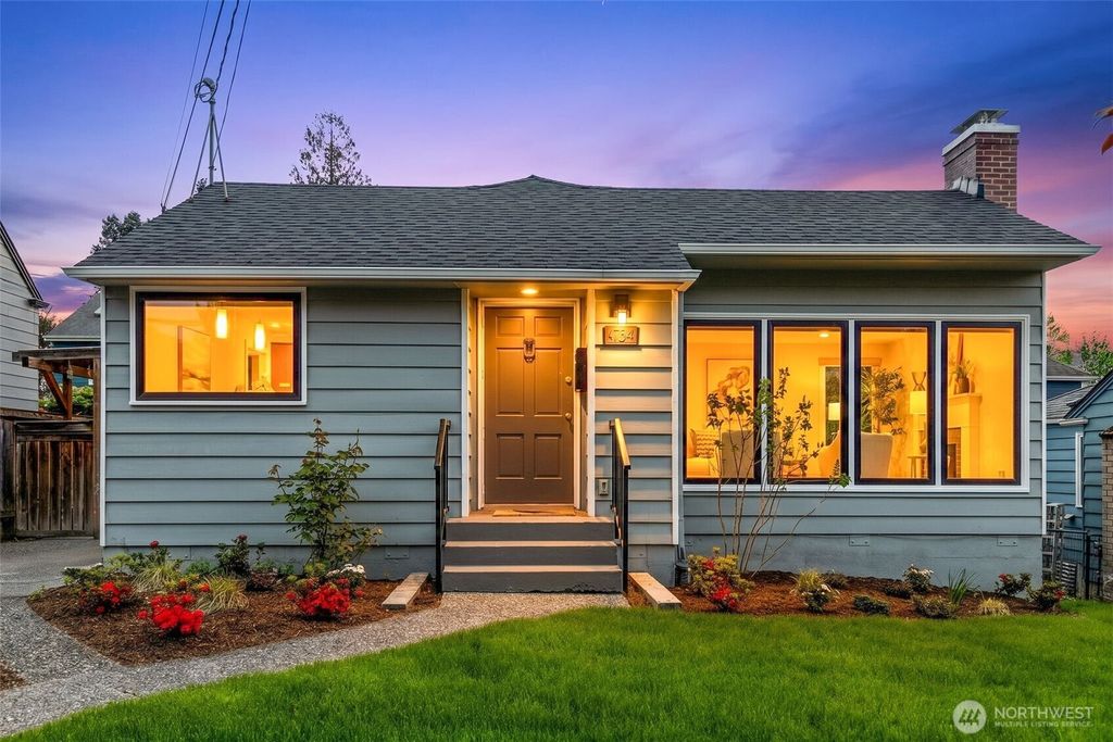 Photo of 4754 35th Avenue NE, Seattle, WA 98105 (MLS # 2505323)