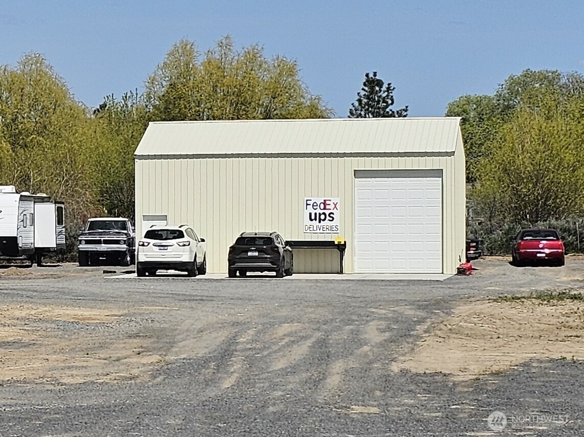 1176 Highway 28 E