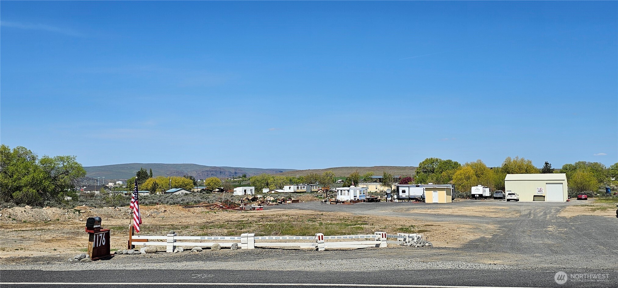 1176 Highway 28 E