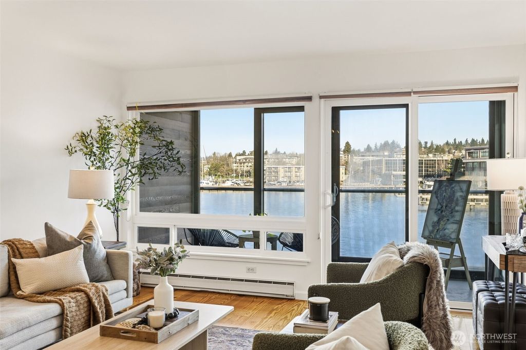 Photo of 515 S Lake Street #204, Kirkland, WA 98033 (MLS # 2470884)