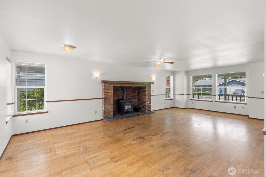 Photo of 2312 Jade Street, Everett, WA 98201 (MLS # 2379085)