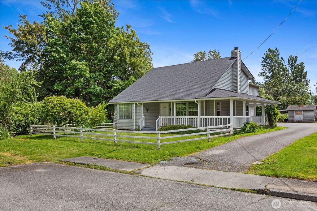 Photo of 2312 Jade Street, Everett, WA 98201 (MLS # 2379085)