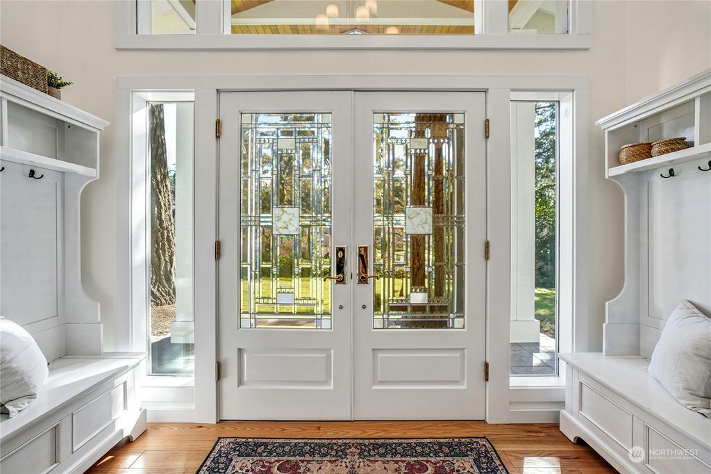 Photo of 2915 130th Place NE, Bellevue, WA 98005 (MLS # 2191650)