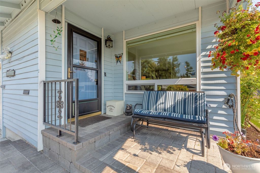 Photo of 24714 11th Avenue S, Des Moines, WA 98198 (MLS # 2426399)