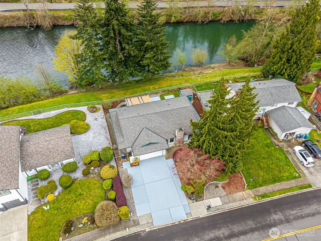 Photo of 1808 E Riverview Drive NE, Auburn, WA 98002 (MLS # 2506343)