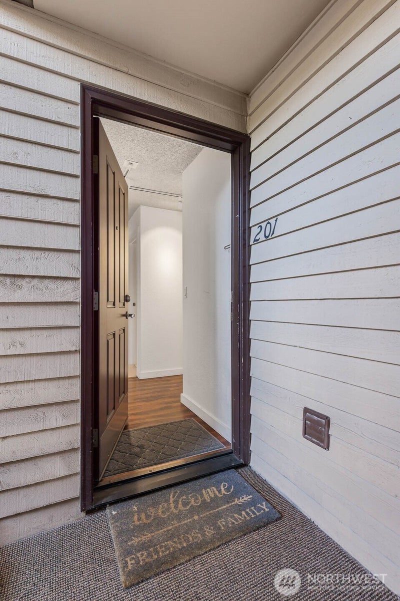 725 9th Avenue S 201
