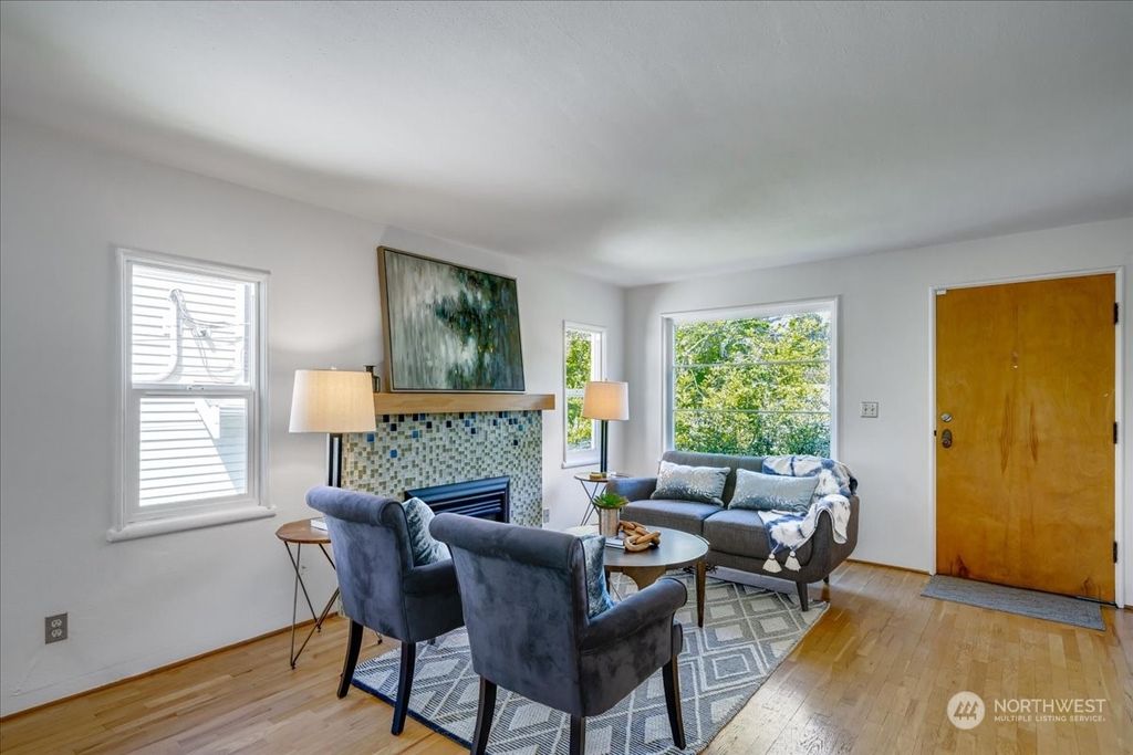 Photo of 121 NW 75th Street, Seattle, WA 98117 (MLS # 2066645)