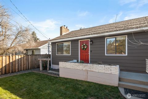 Photo of 1411 Maiden Lane, Wenatchee, WA 98801 (MLS # 2488114)