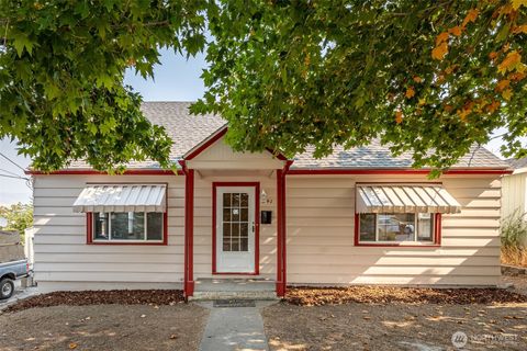 Photo of 741 Methow Street, Wenatchee, WA 98801 (MLS # 2429892)
