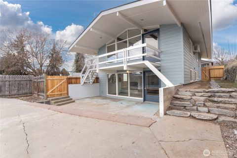 Photo of 314 3rd Avenue W, Omak, WA 98841 (MLS # 2484644)