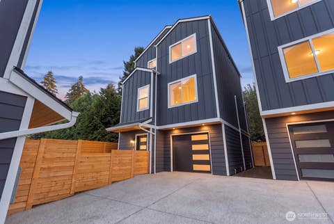 Photo of 13321 3rd Avenue NE #B, Seattle, WA 98125 (MLS # 2572664)