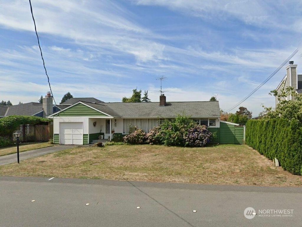 Photo of 2811 98th Avenue NE, Clyde Hill, WA 98004 (MLS # 2055863)