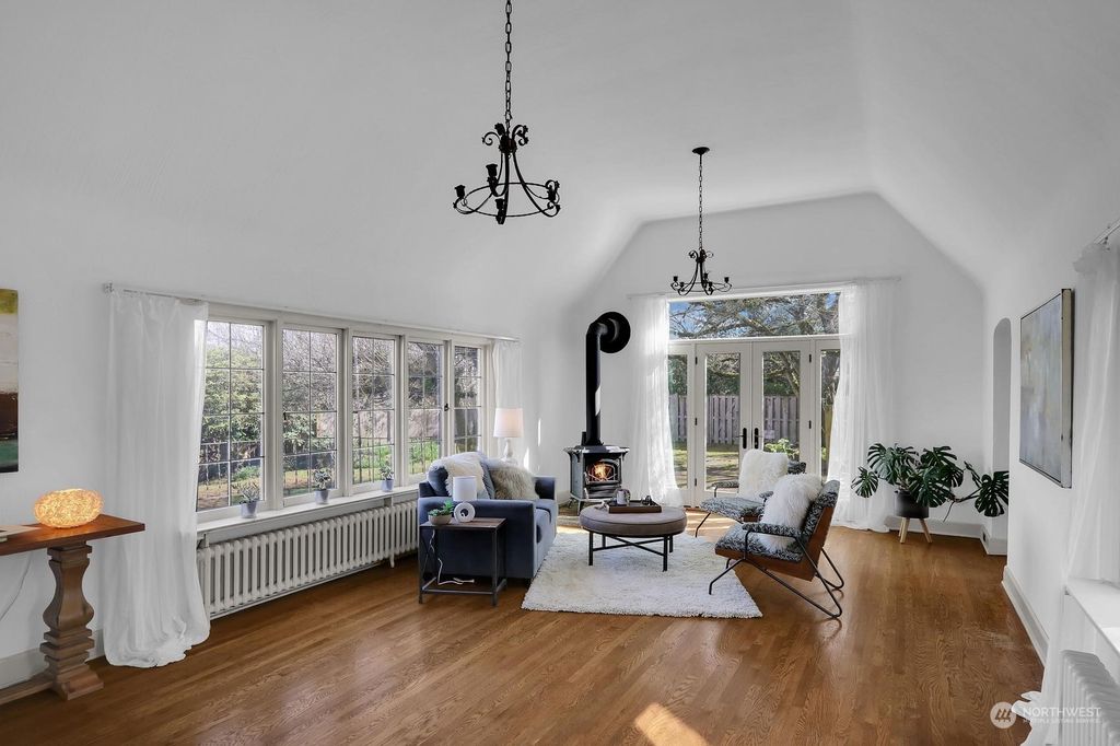 Photo of 2340 Delmar Drive E, Seattle, WA 98102 (MLS # 2211028)
