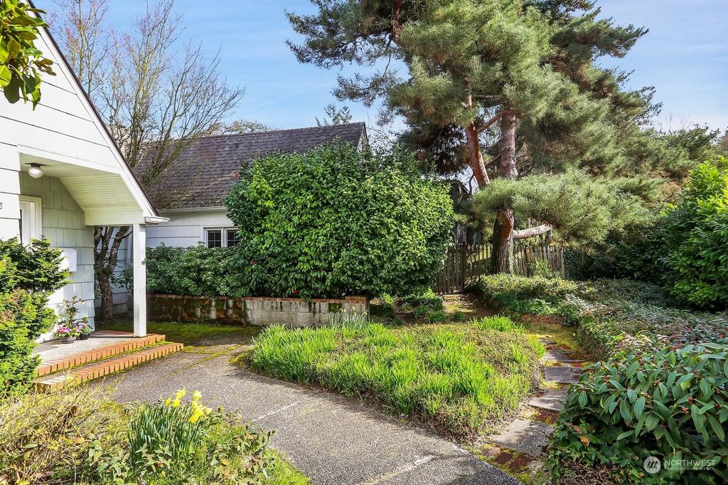 Photo of 2340 Delmar Drive E, Seattle, WA 98102 (MLS # 2211028)