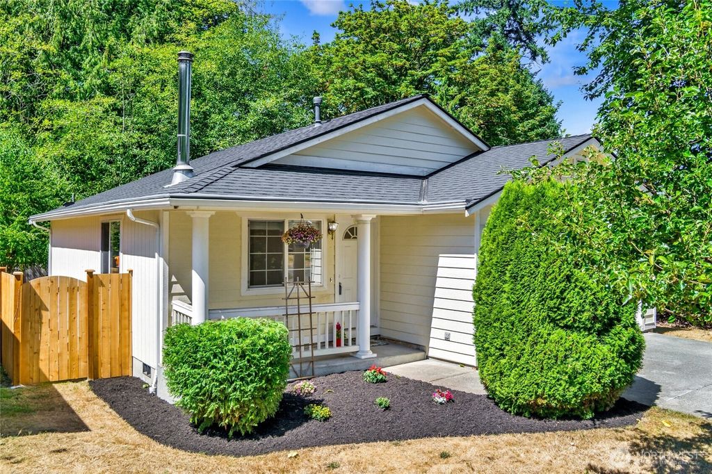 Photo of 6226 77th Drive NE, Marysville, WA 98270 (MLS # 2422498)