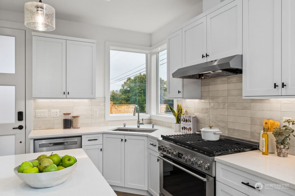 Photo of 436 10th Avenue, Kirkland, WA 98033 (MLS # 2167348)