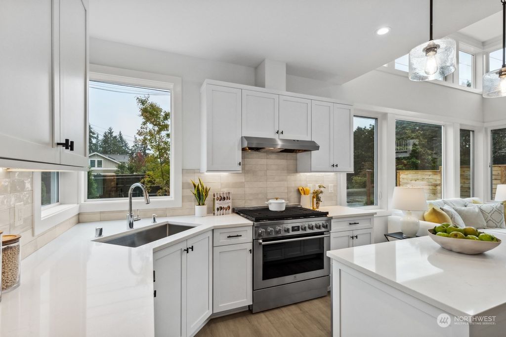 Photo of 436 10th Avenue, Kirkland, WA 98033 (MLS # 2167348)