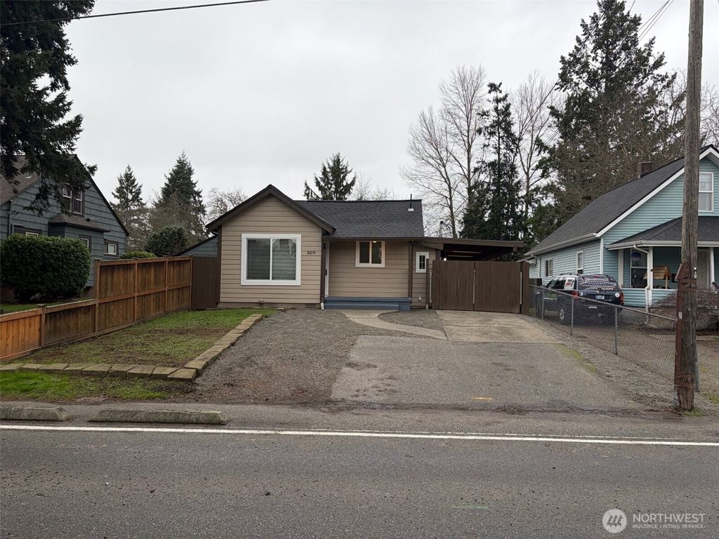 Photo of 809 8th Street NE, Auburn, WA 98002 (MLS # 2463085)