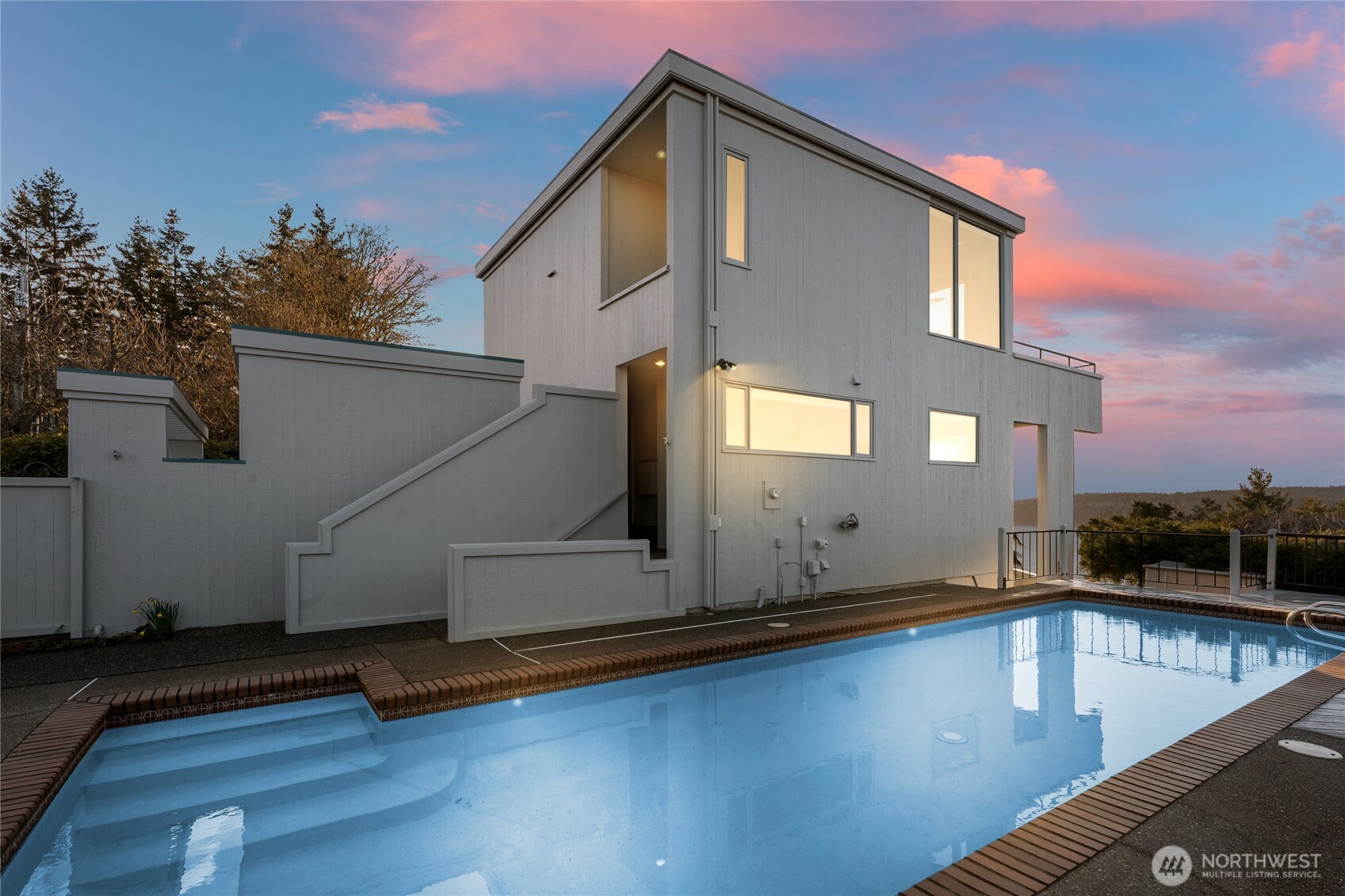 4042 Soundview Drive W