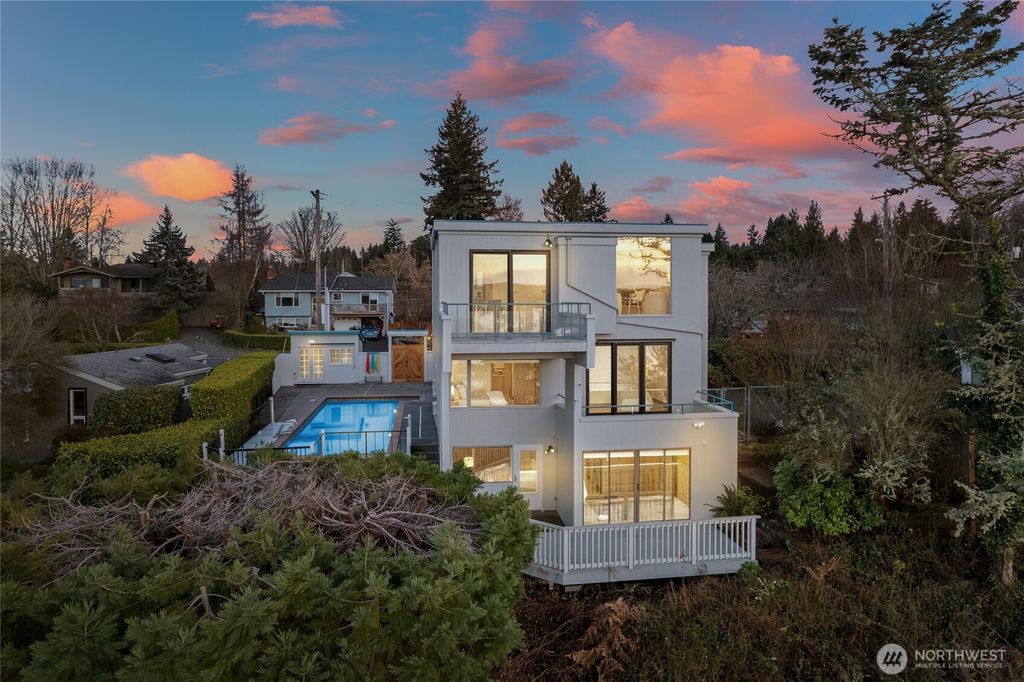 Photo of 4042 Soundview Drive W, University Place, WA 98466 (MLS # 2483765)