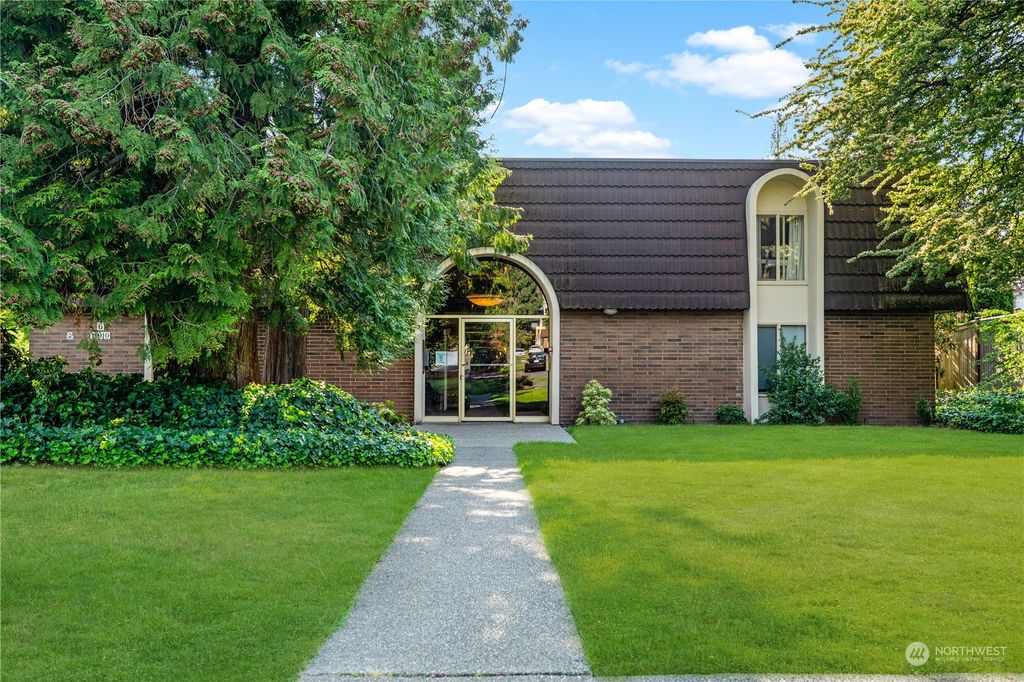 Photo of 11010 NE 68th Street #613, Kirkland, WA 98033 (MLS # 2057549)