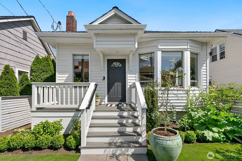 Photo of 514 30th Avenue E, Seattle, WA 98112 (MLS # 2366211)