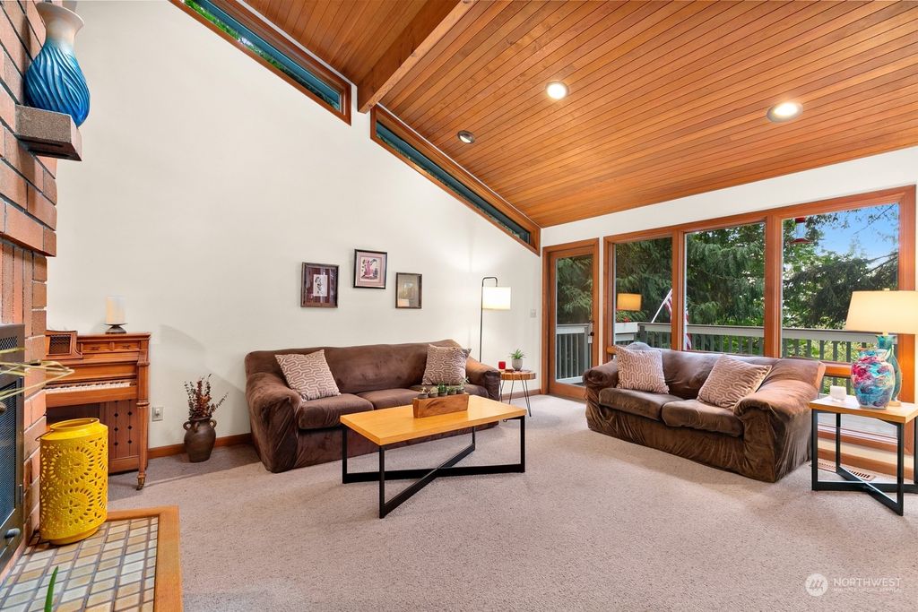 Photo of 114 210th Avenue NE, Sammamish, WA 98074 (MLS # 2292964)