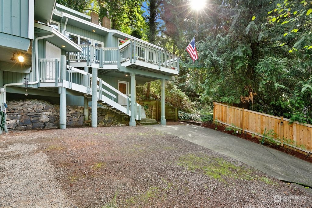 Photo of 114 210th Avenue NE, Sammamish, WA 98074 (MLS # 2292964)