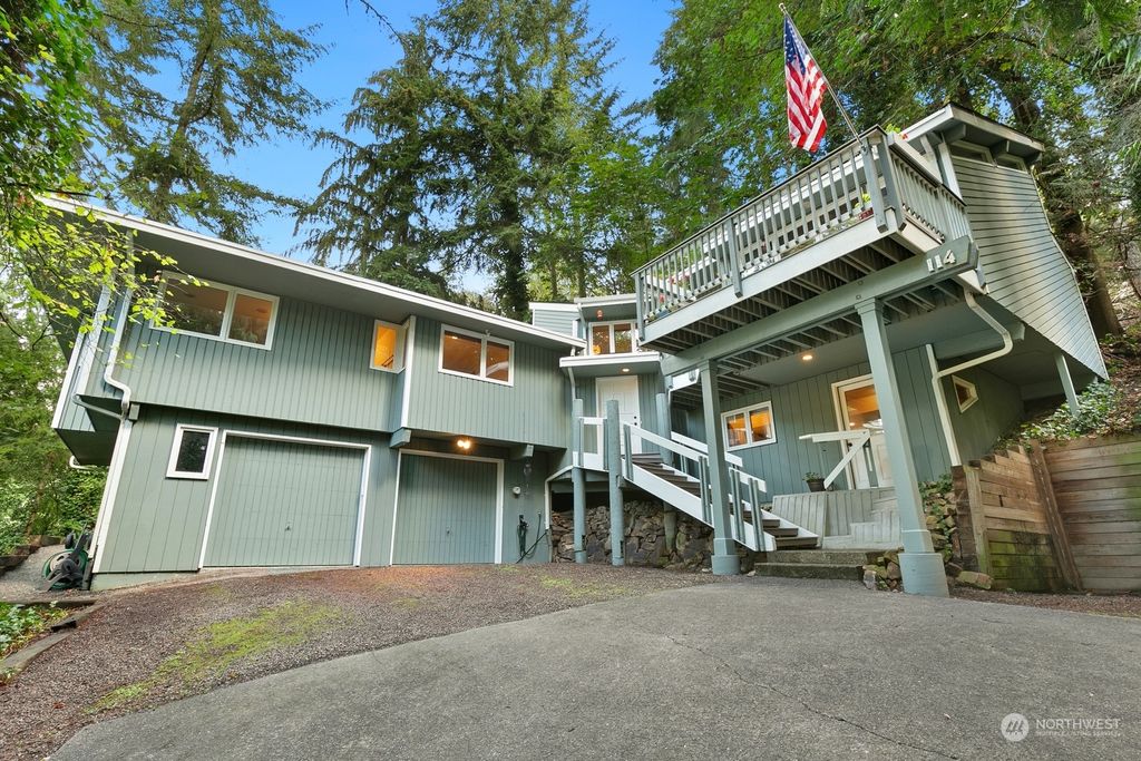 Photo of 114 210th Avenue NE, Sammamish, WA 98074 (MLS # 2292964)