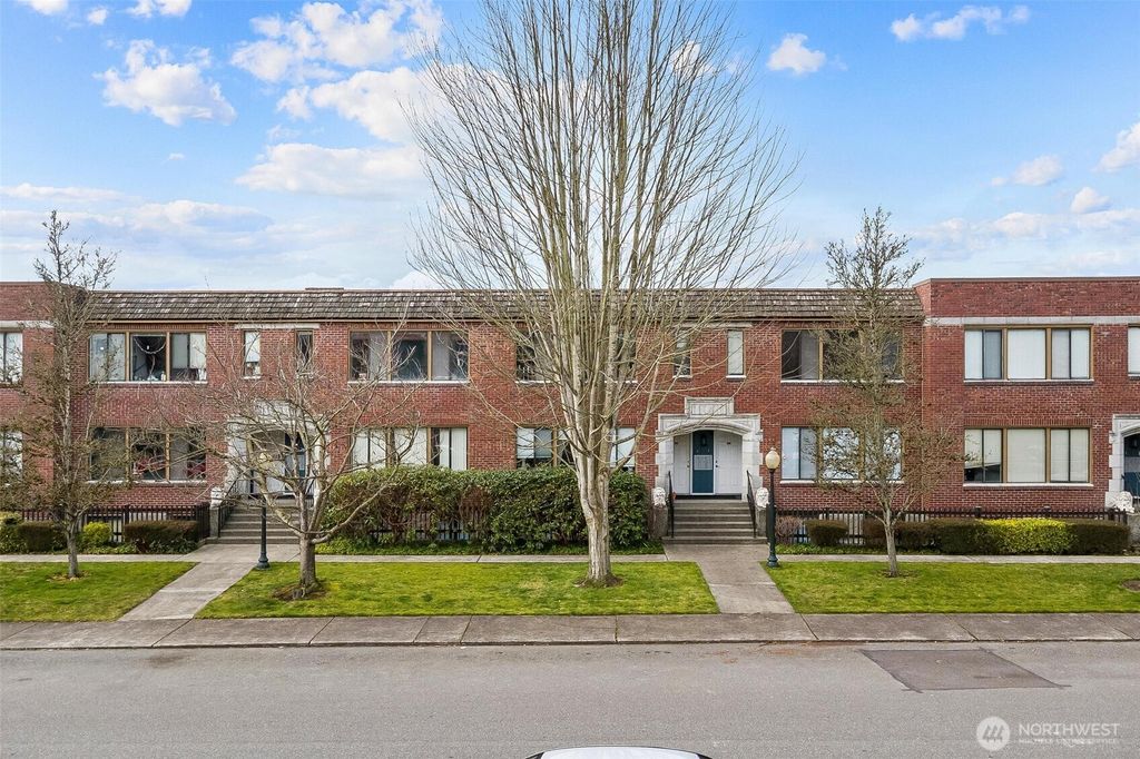 Photo of 2120 Highland Avenue #105, Everett, WA 98201 (MLS # 2480840)