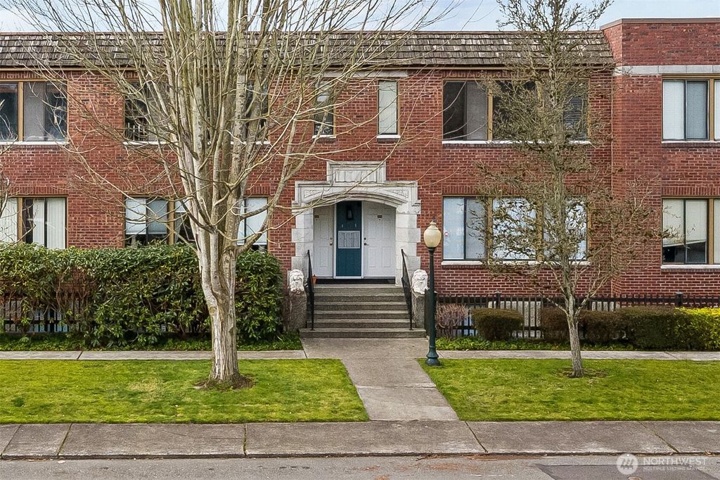 Photo of 2120 Highland Avenue #105, Everett, WA 98201 (MLS # 2480840)