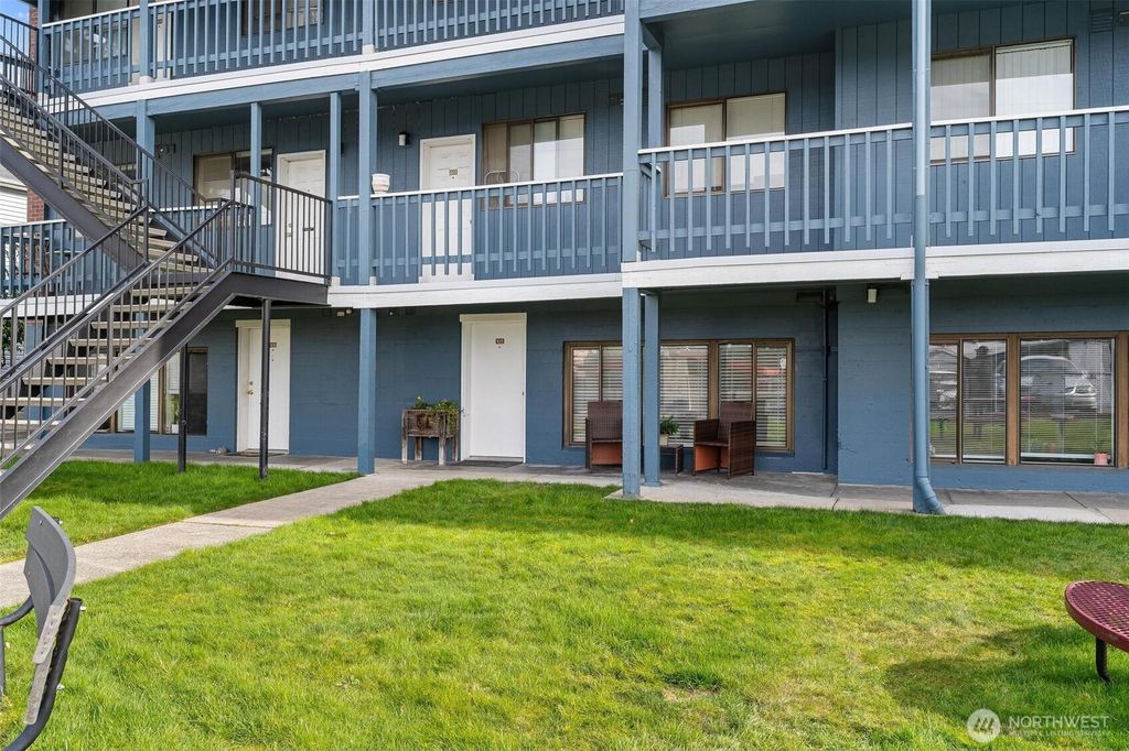 Photo of 2120 Highland Avenue #105, Everett, WA 98201 (MLS # 2480840)