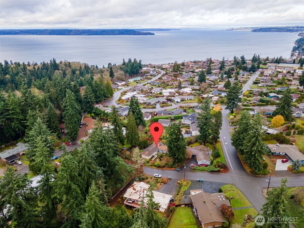 Photo of 824 S 296th Place, Federal Way, WA 98003 (MLS # 2459429)