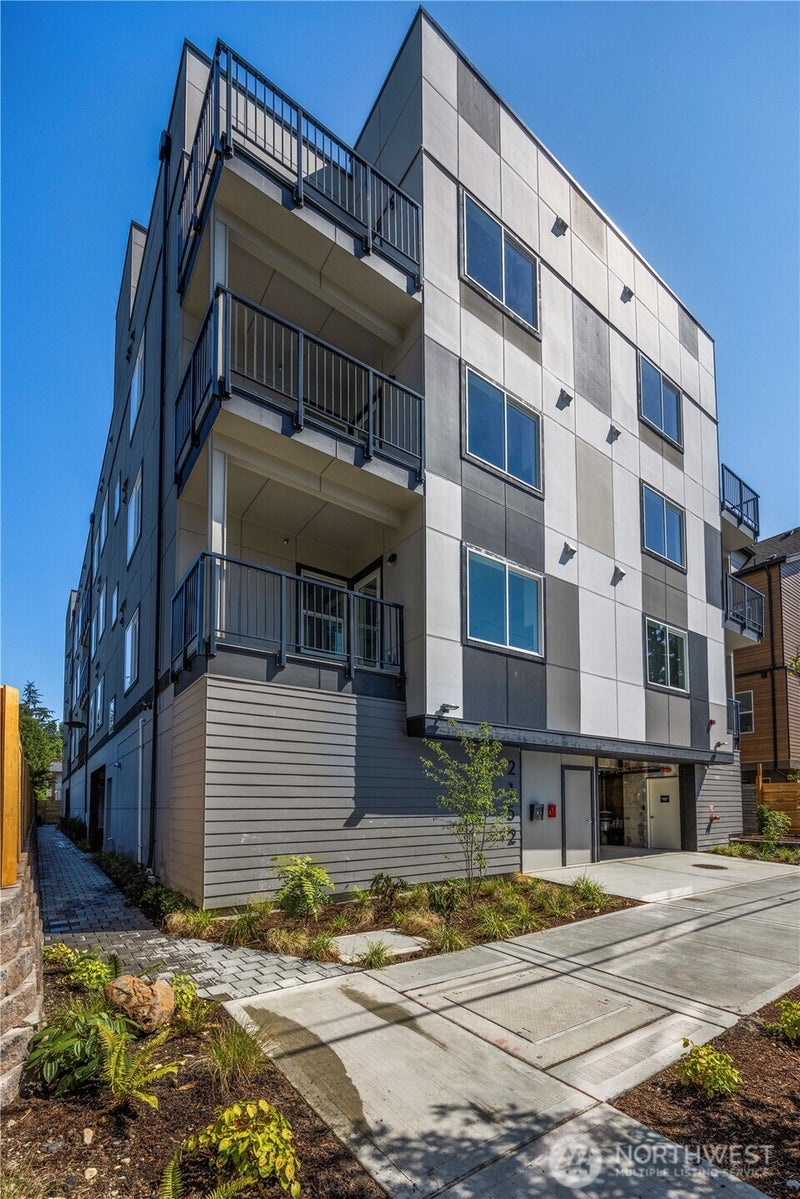 2152 N 185th Street