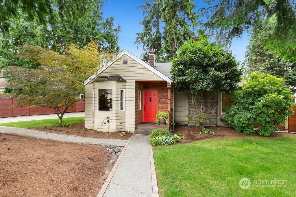 Photo of 541 NE 117th Street, Seattle, WA 98125 (MLS # 2275521)