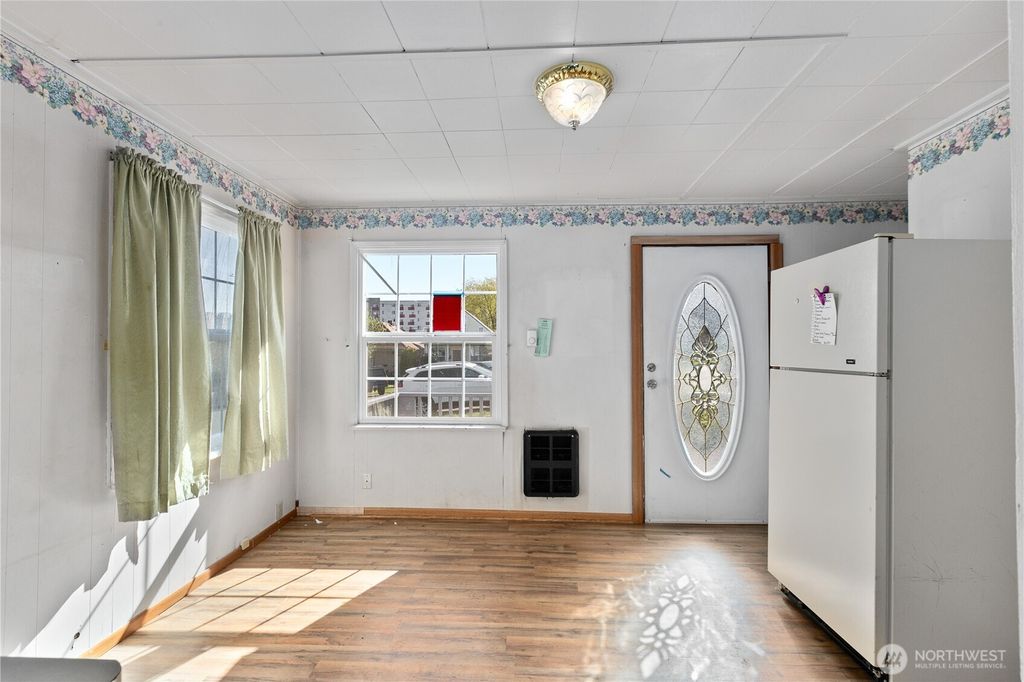 Photo of 2928 Nassau Street, Everett, WA 98201 (MLS # 2363616)