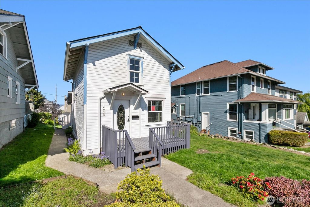 Photo of 2928 Nassau Street, Everett, WA 98201 (MLS # 2363616)