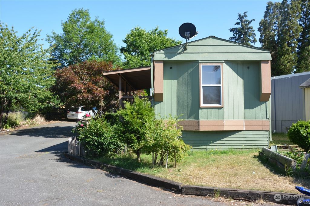 Photo of 7614 NE Bothell Way #14, Kenmore, WA 98028 (MLS # 2264226)