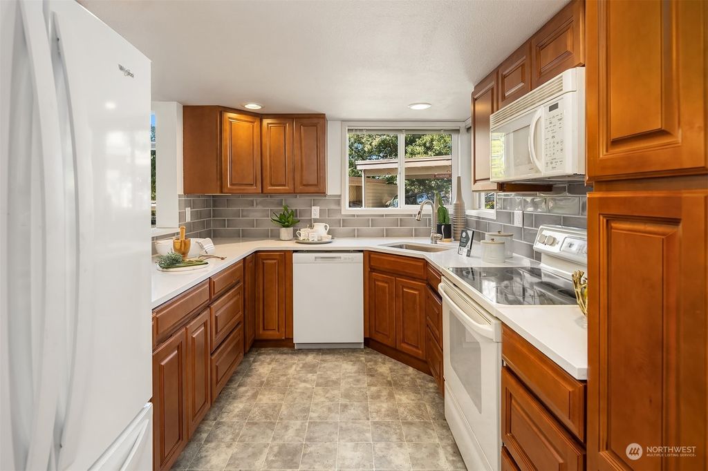Photo of 15175 Sunwood Boulevard #DD12, Tukwila, WA 98188 (MLS # 2149075)
