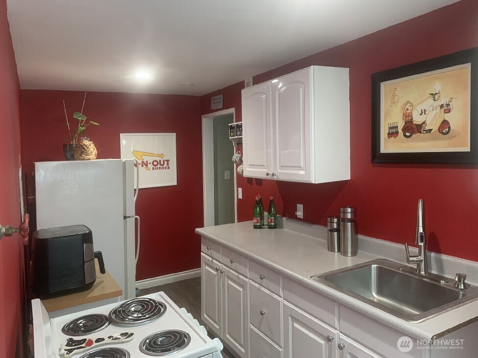 Seattle, Washington 98106, United States, 4 Bedrooms Bedrooms, ,2 BathroomsBathrooms,Residential,Active,169532