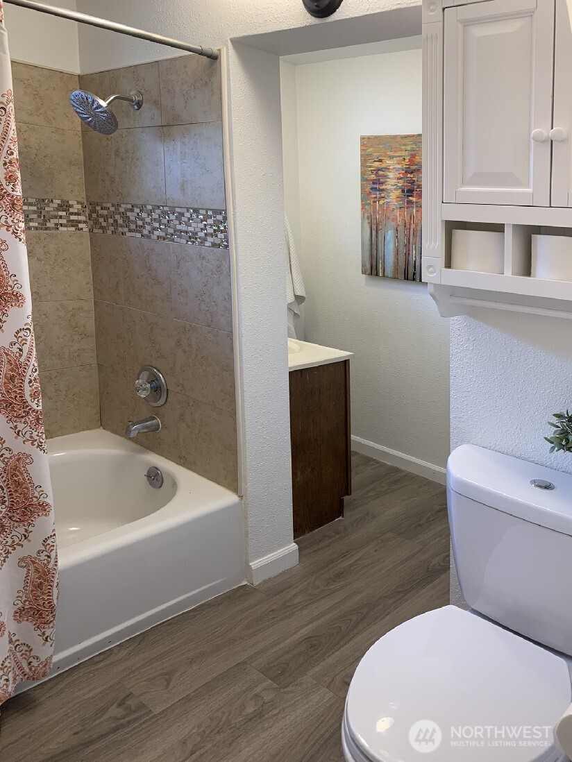 Seattle, Washington 98106, United States, 4 Bedrooms Bedrooms, ,2 BathroomsBathrooms,Residential,Active,169532