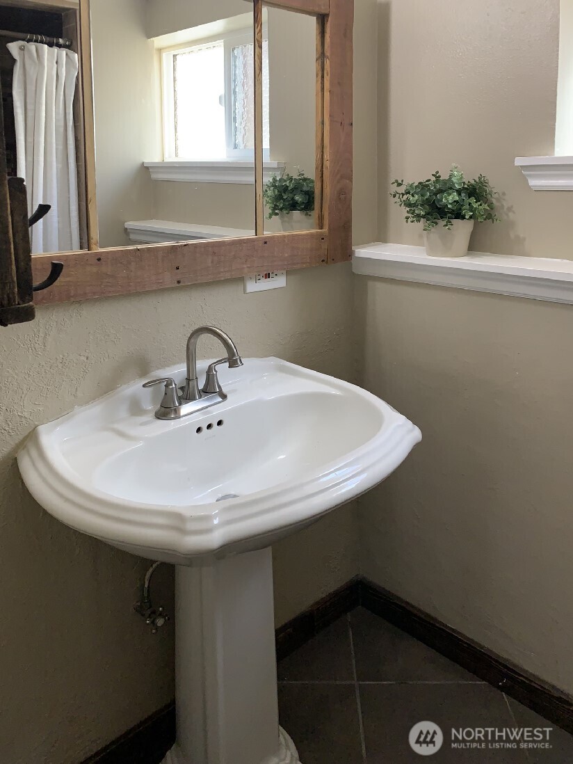 Seattle, Washington 98106, United States, 4 Bedrooms Bedrooms, ,2 BathroomsBathrooms,Residential,Active,169532