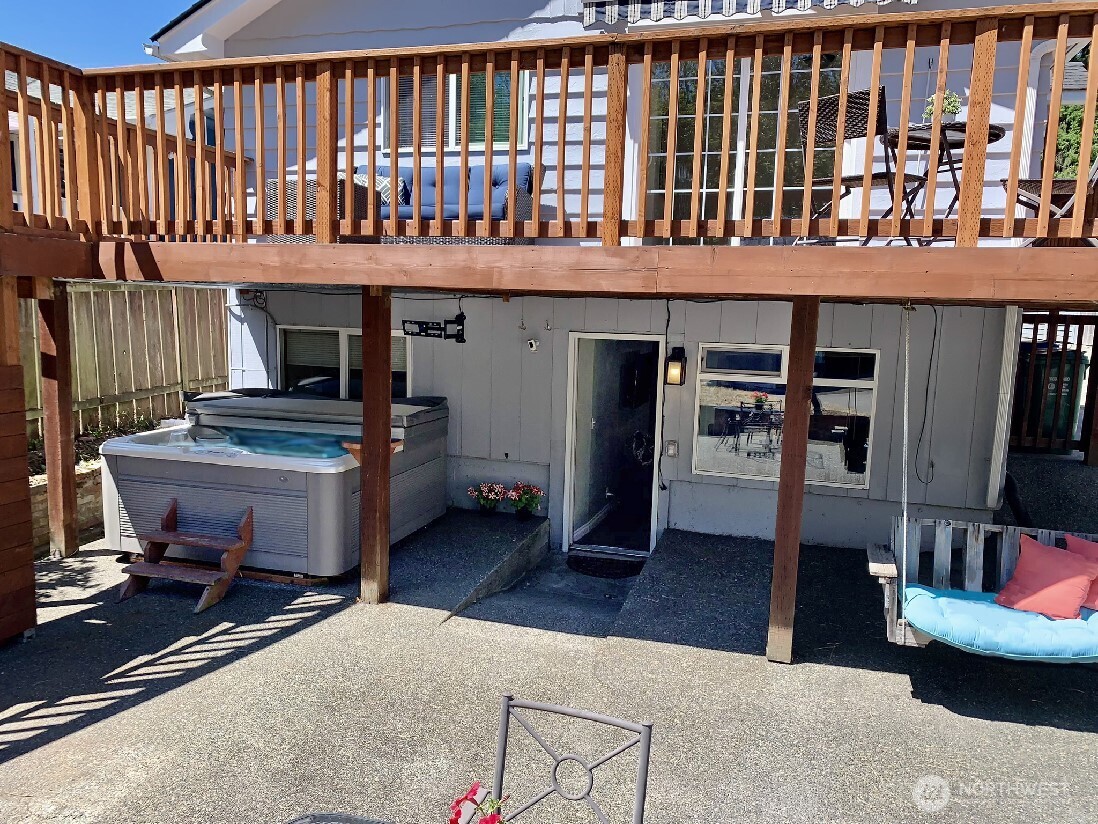 Seattle, Washington 98106, United States, 4 Bedrooms Bedrooms, ,2 BathroomsBathrooms,Residential,Active,169532