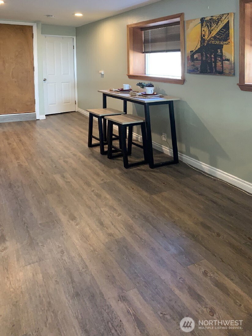 Seattle, Washington 98106, United States, 4 Bedrooms Bedrooms, ,2 BathroomsBathrooms,Residential,Active,169532