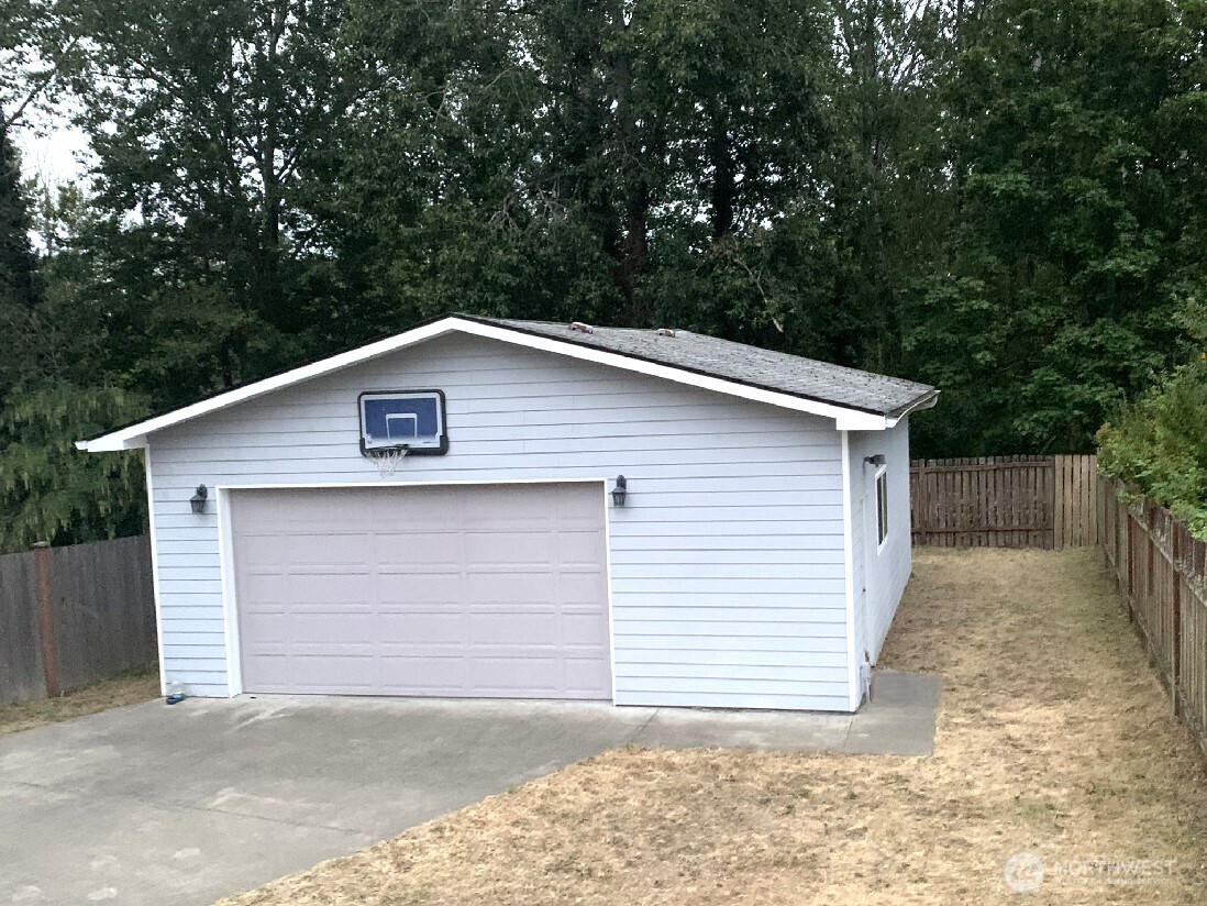 Seattle, Washington 98106, United States, 4 Bedrooms Bedrooms, ,2 BathroomsBathrooms,Residential,Active,169532