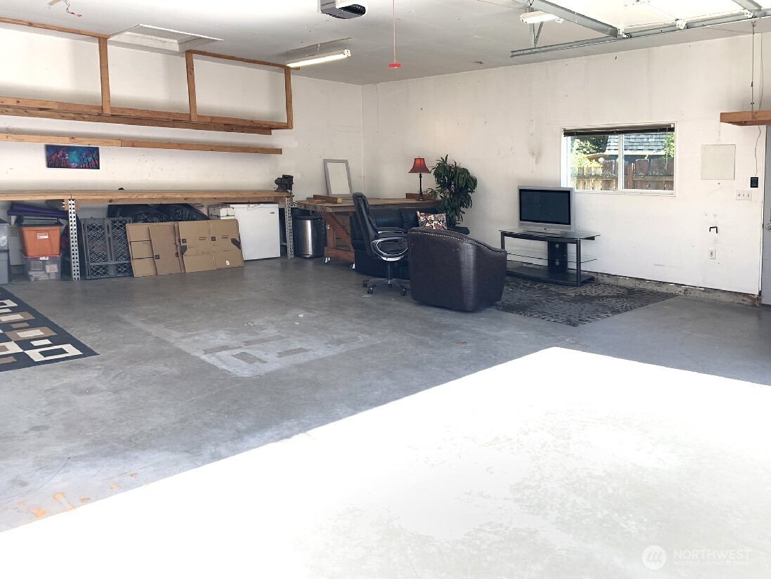 Seattle, Washington 98106, United States, 4 Bedrooms Bedrooms, ,2 BathroomsBathrooms,Residential,Active,169532