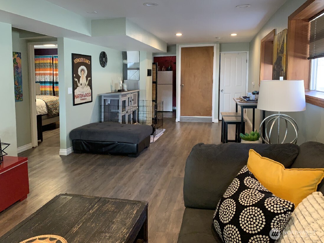 Seattle, Washington 98106, United States, 4 Bedrooms Bedrooms, ,2 BathroomsBathrooms,Residential,Active,169532